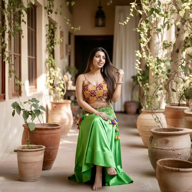 2 Piece Set Contrasted By Tassels